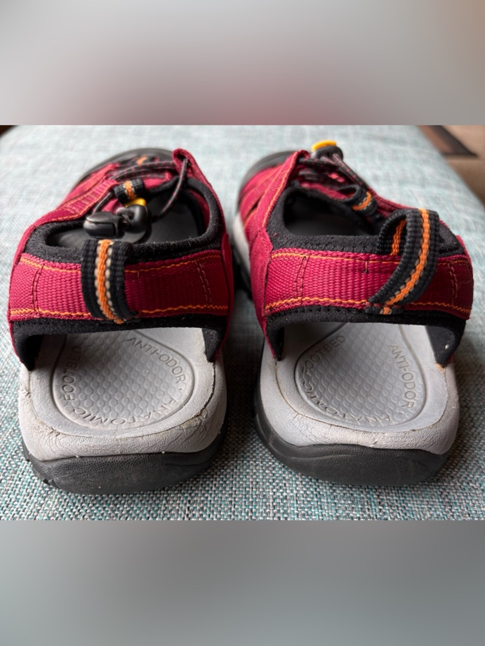 Keen Newport H2 Sport Sandal in Beet Red & Black w Signature Rubber Toe Bumper - Picture 6 of 10